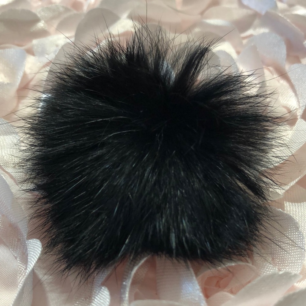 NWOT 2 Way Black Faux Fur Round Brooch!
